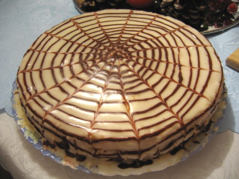 Торт “Пуншторте” с сахарной глазурью