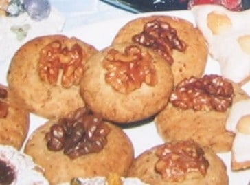 Рождественское глазированное печенье из грецких орехов